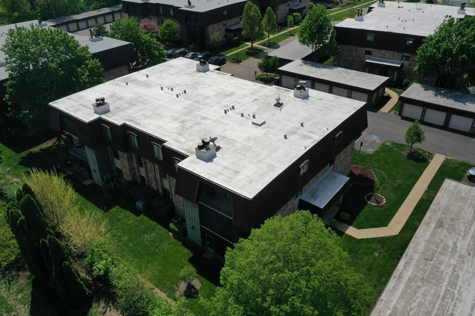 11137 E Road, Unit E Palos Hills, IL 60465 - Photo 31 of 34 an aerial view of a house having yard