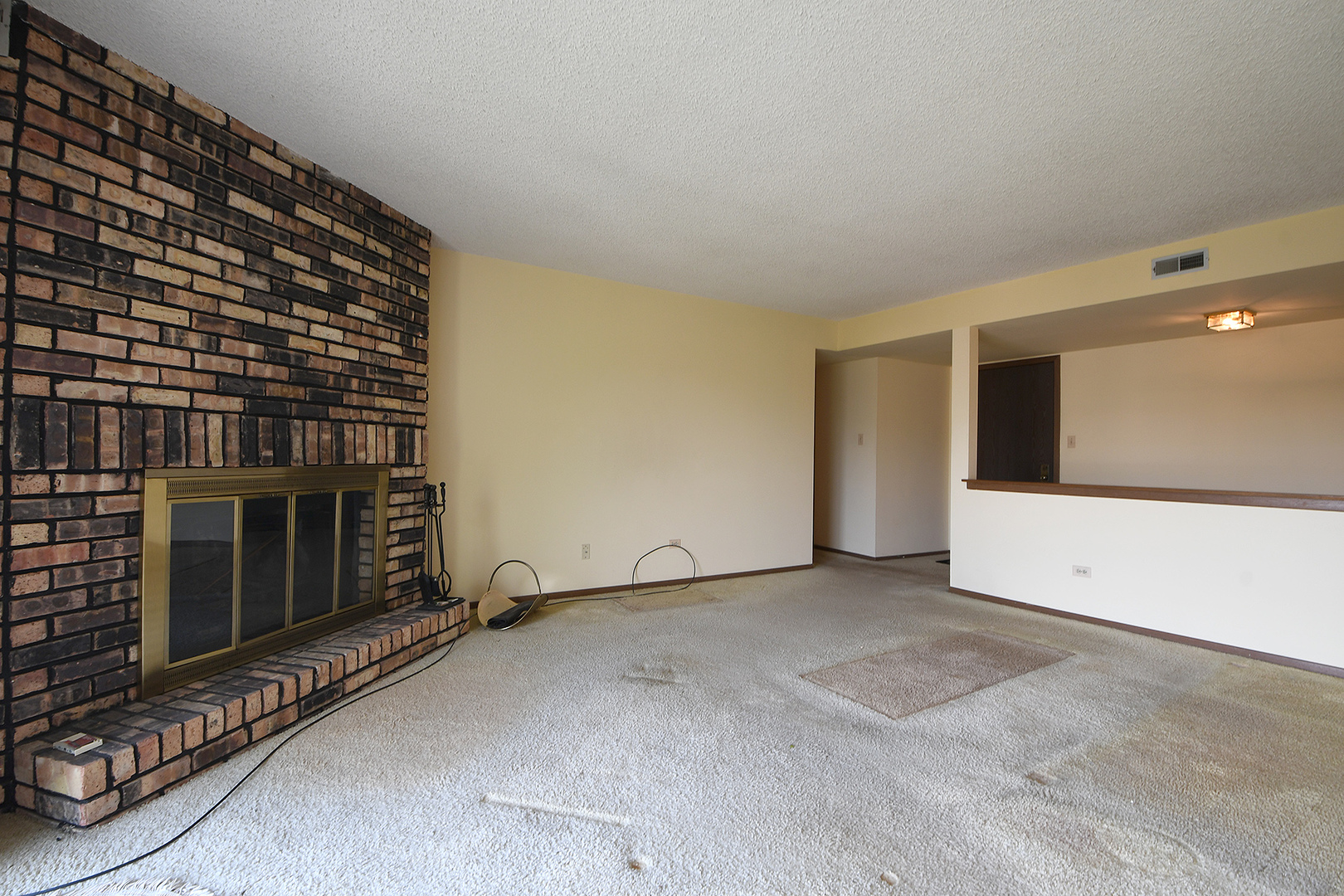11137 E Road, Unit E Palos Hills, IL 60465 - Photo 5 of 34 a view of an empty room