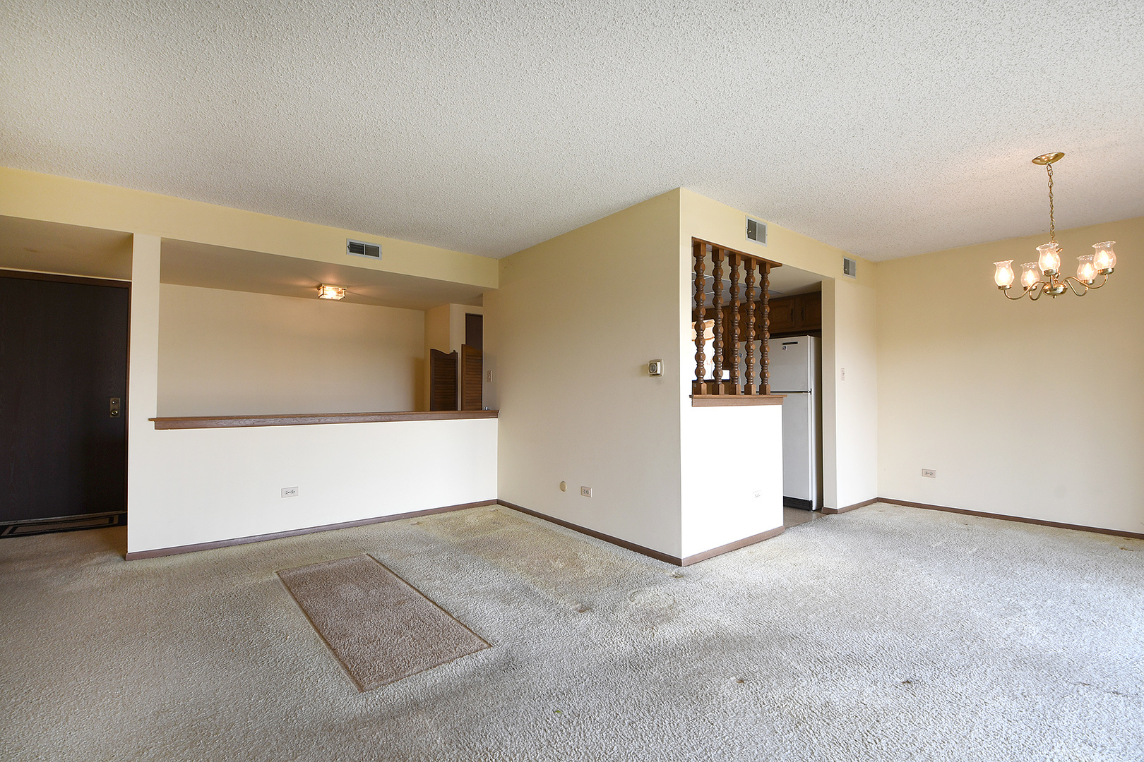 11137 E Road, Unit E Palos Hills, IL 60465 - Photo 6 of 34 a view of an empty room
