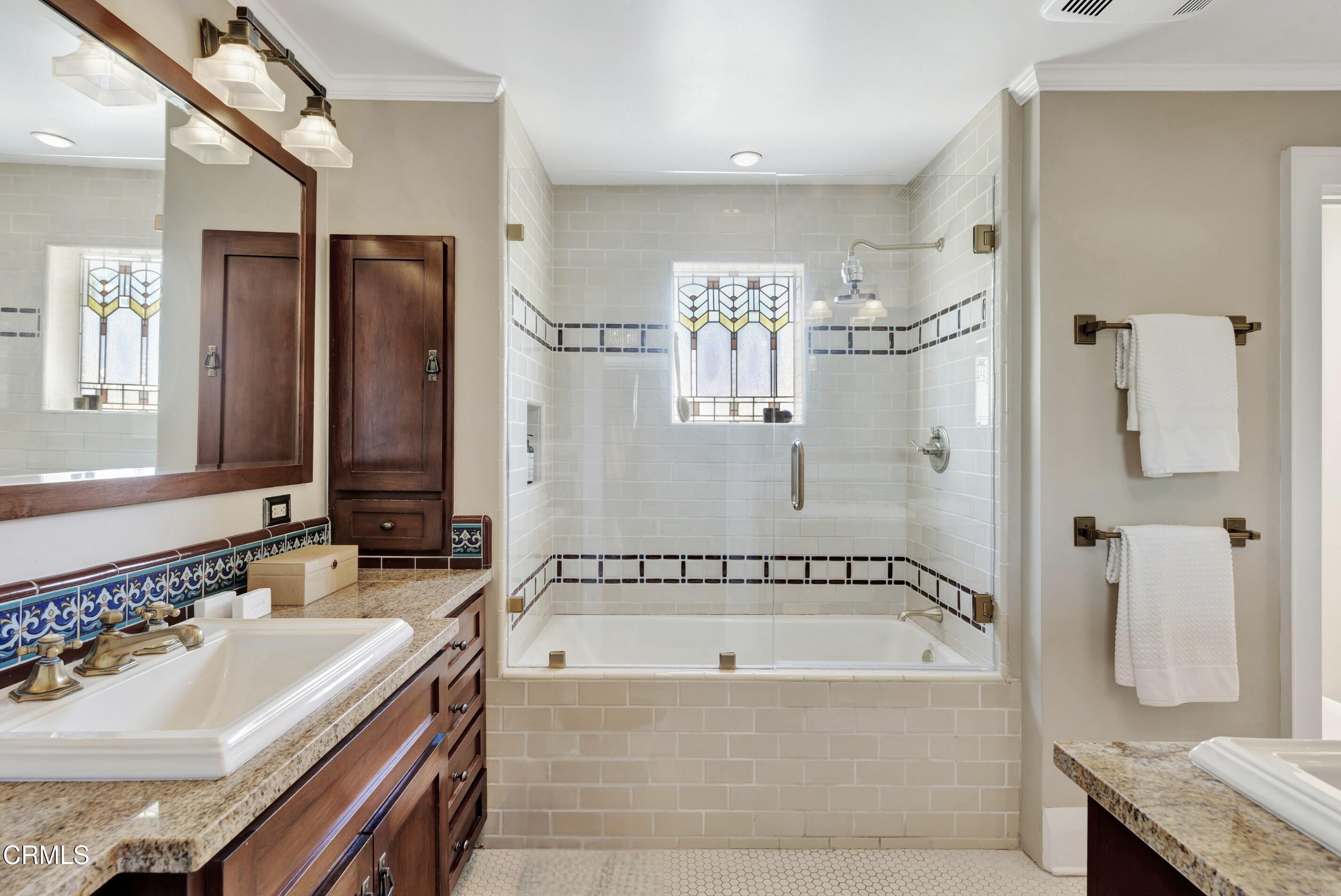 465 Alpine Street Pasadena, CA 91106 - Photo 23 of 45 a bathroom with a tub a sink and mirror