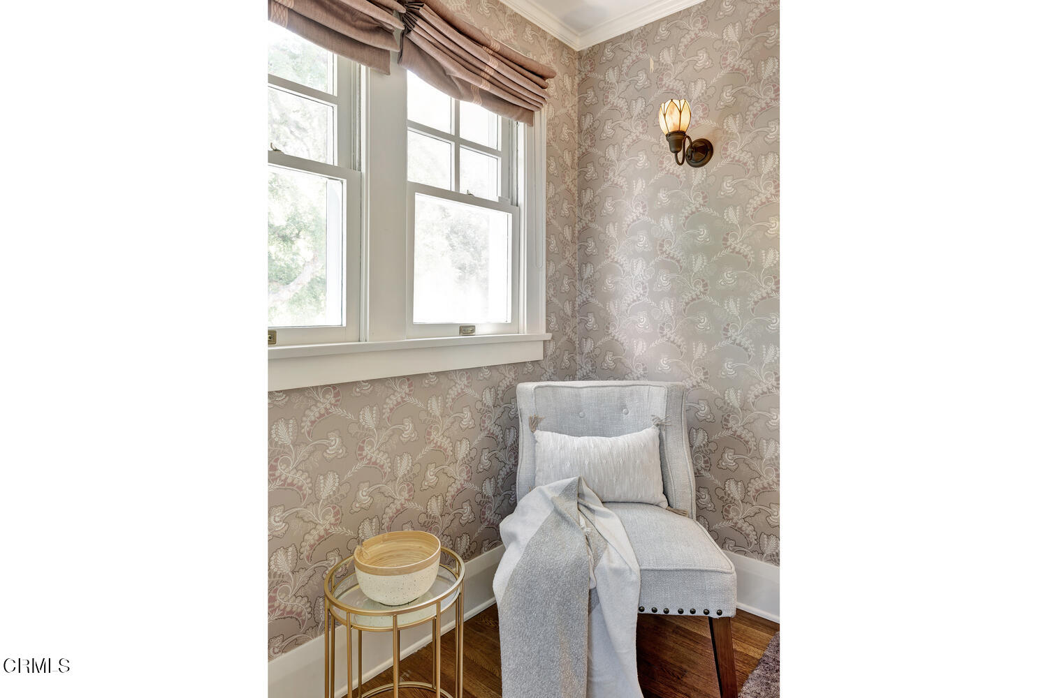 465 Alpine Street Pasadena, CA 91106 - Photo 26 of 45 a bathroom with a sink and a mirror