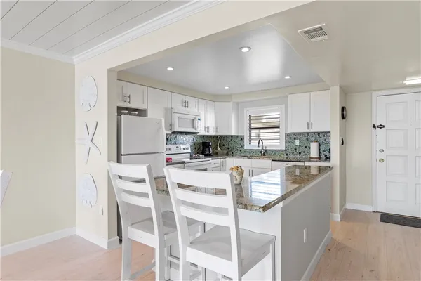$3,000 | 5300 Jimmy Buffett Mem Highway, Unit 314, Vero Beach, FL 32963