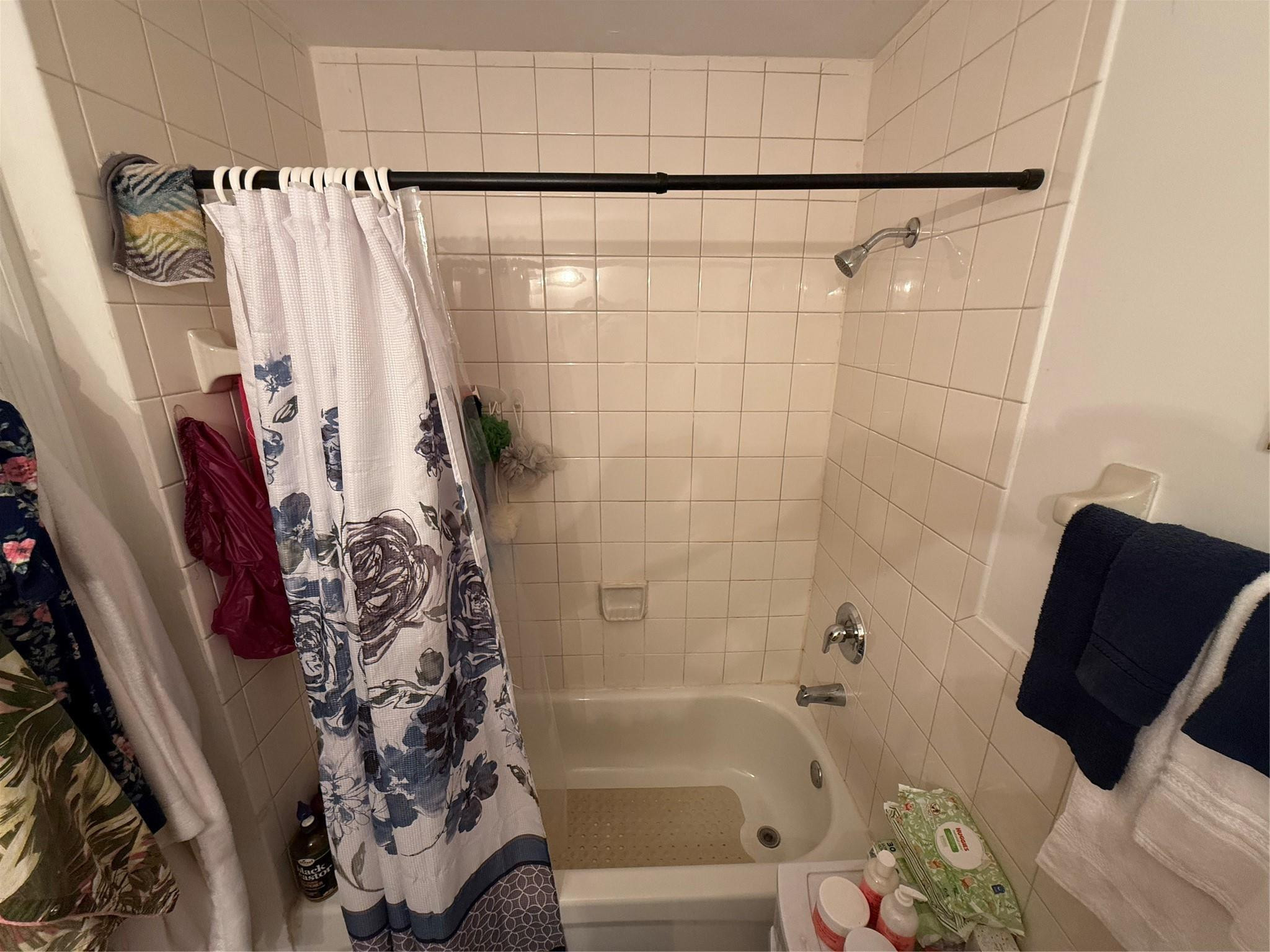 10262 Southwest 179th Street Miami, FL 33157 - Photo 14 of 26 Master Bathroom