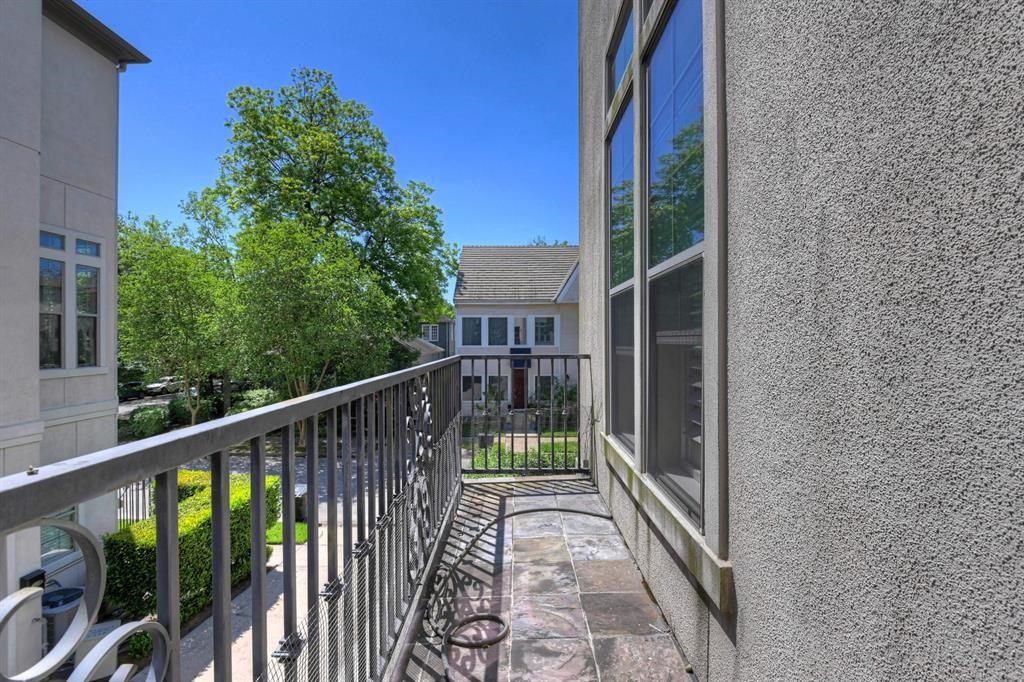2406 Wroxton Road Houston, TX 77005 - Photo 6 of 28 Gallery Image 6