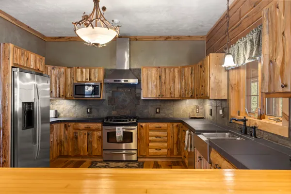 $900,000 | 18090 Read Road, Copemish, MI 49625