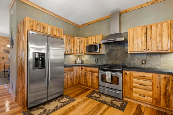 $900,000 | 18090 Read Road, Copemish, MI 49625