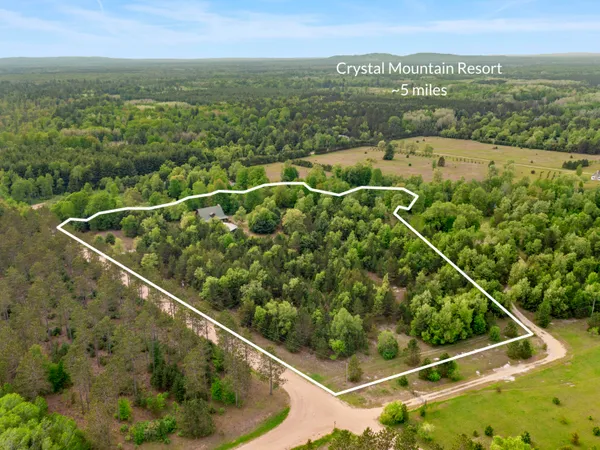 $900,000 | 18090 Read Road, Copemish, MI 49625