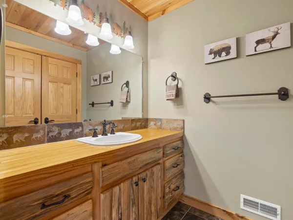 $900,000 | 18090 Read Road, Copemish, MI 49625