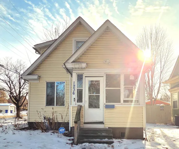 $200,000 | 1236 Reaney Avenue East, St. Paul, MN 55106