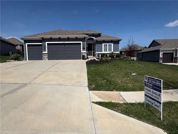 $560,000 | 8134 Northwest 89th Street, Kansas City, MO 64153