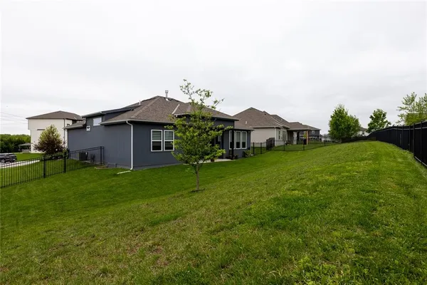$560,000 | 8134 Northwest 89th Street, Kansas City, MO 64153