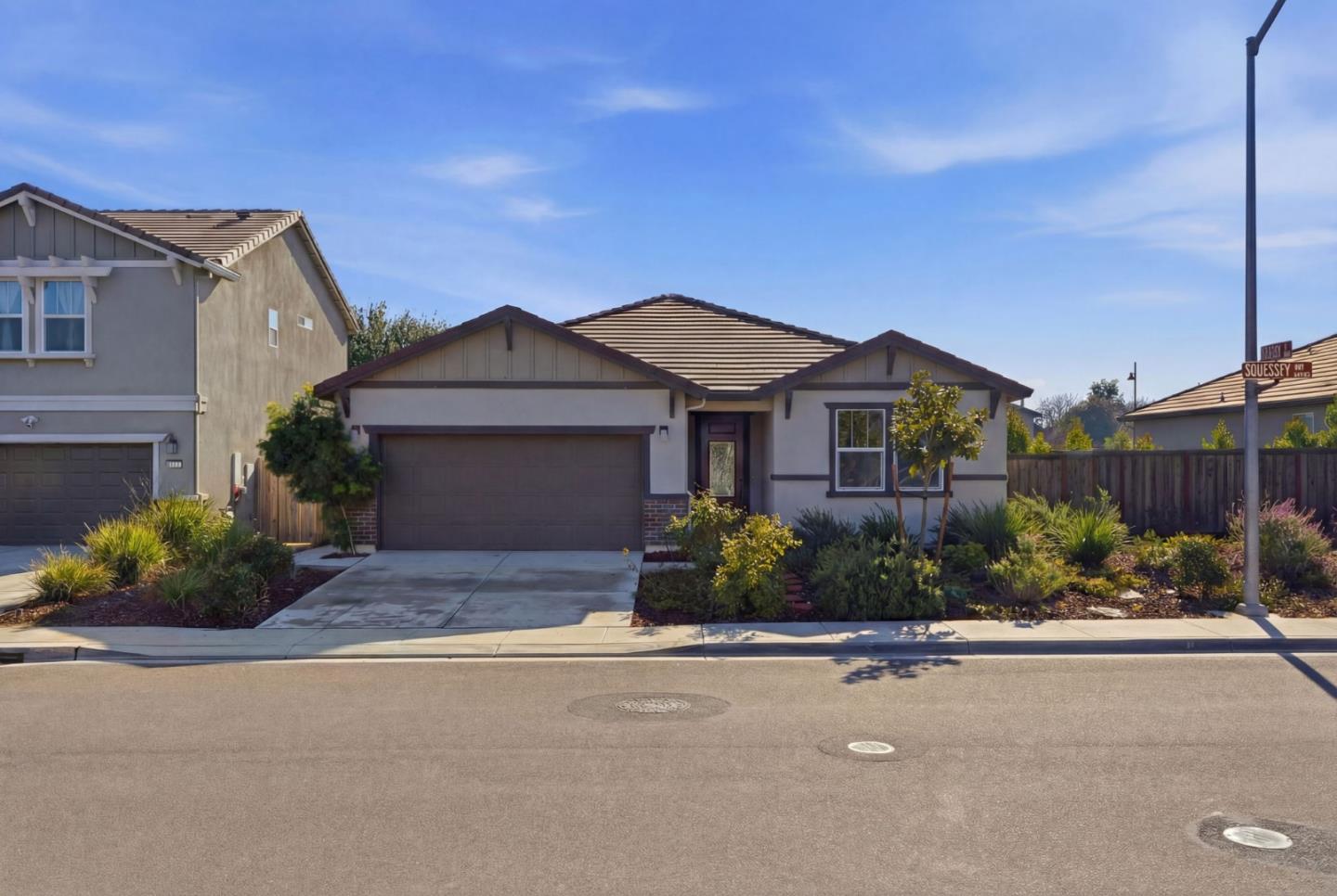 608 Somerset Way Patterson, CA 95363 - Photo 2 of 32