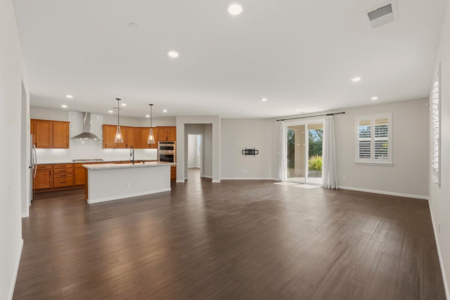 608 Somerset Way Patterson, CA 95363 - Photo 4 of 32