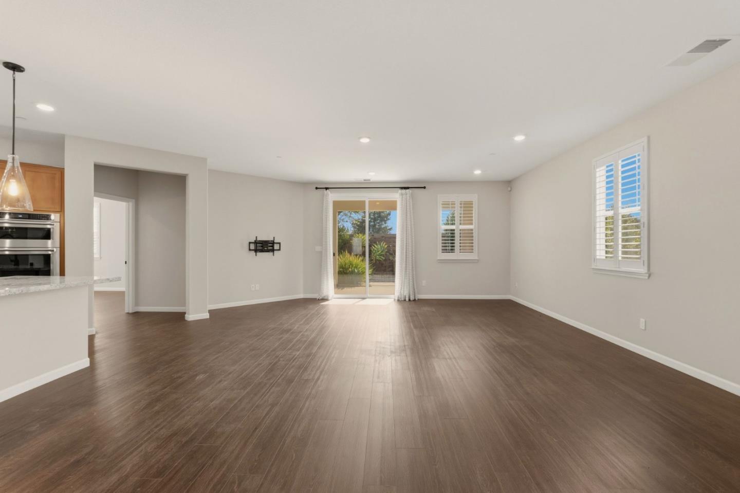 608 Somerset Way Patterson, CA 95363 - Photo 6 of 32