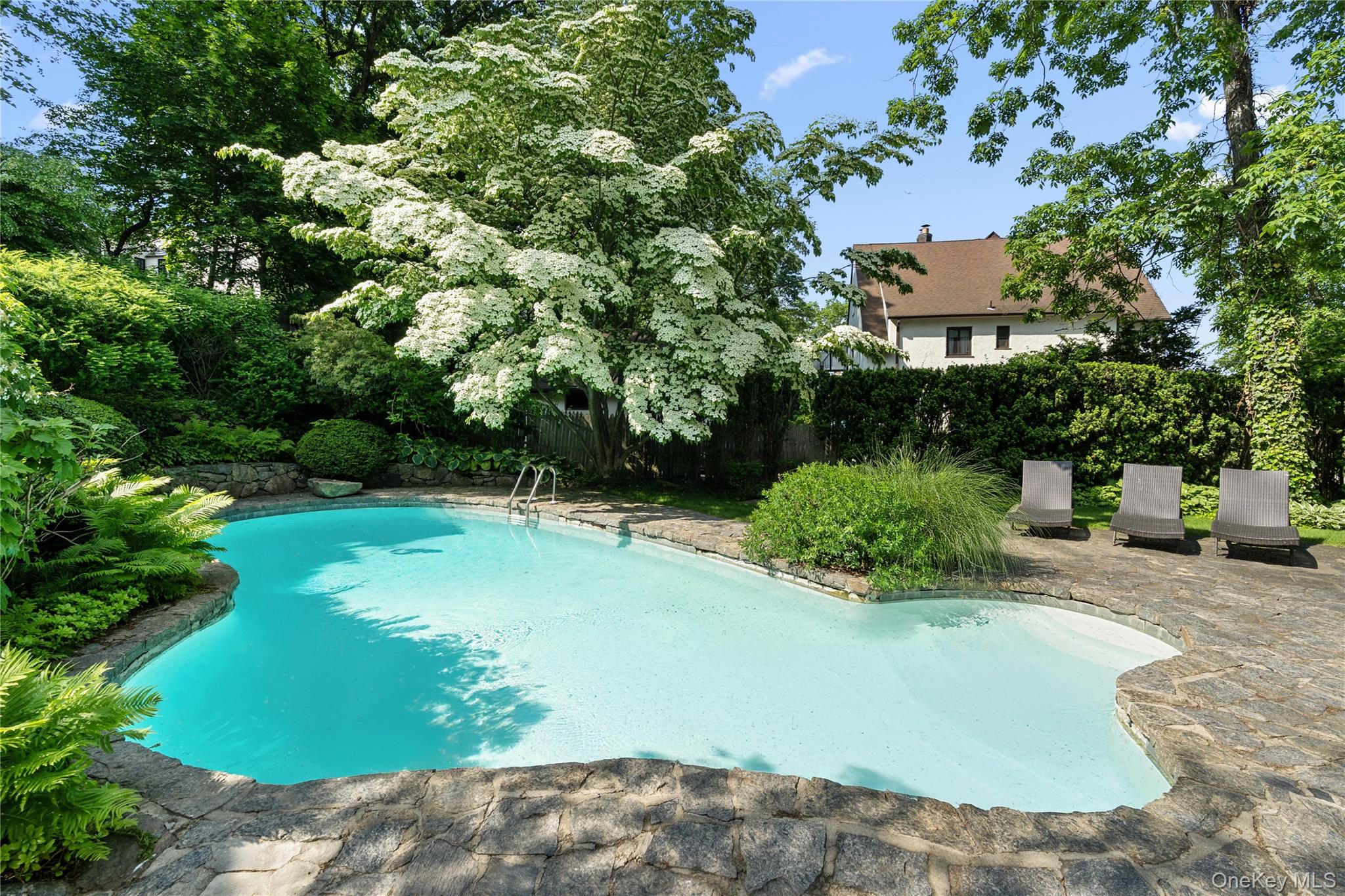 139 Hampshire Road Bronxville, NY 10708 - Photo 37 of 47 an aerial view of a house