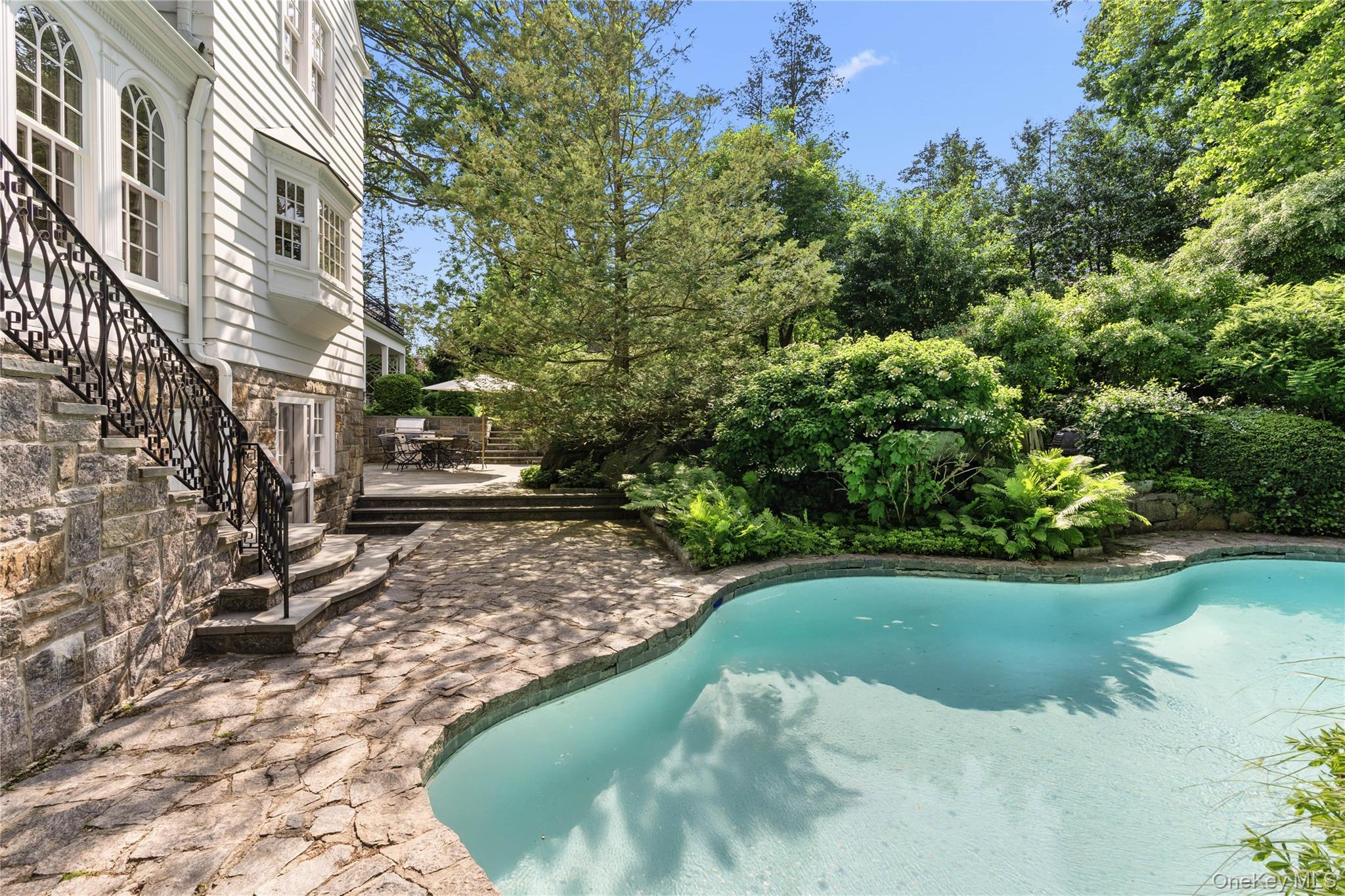 139 Hampshire Road Bronxville, NY 10708 - Photo 38 of 47 a view of a backyard