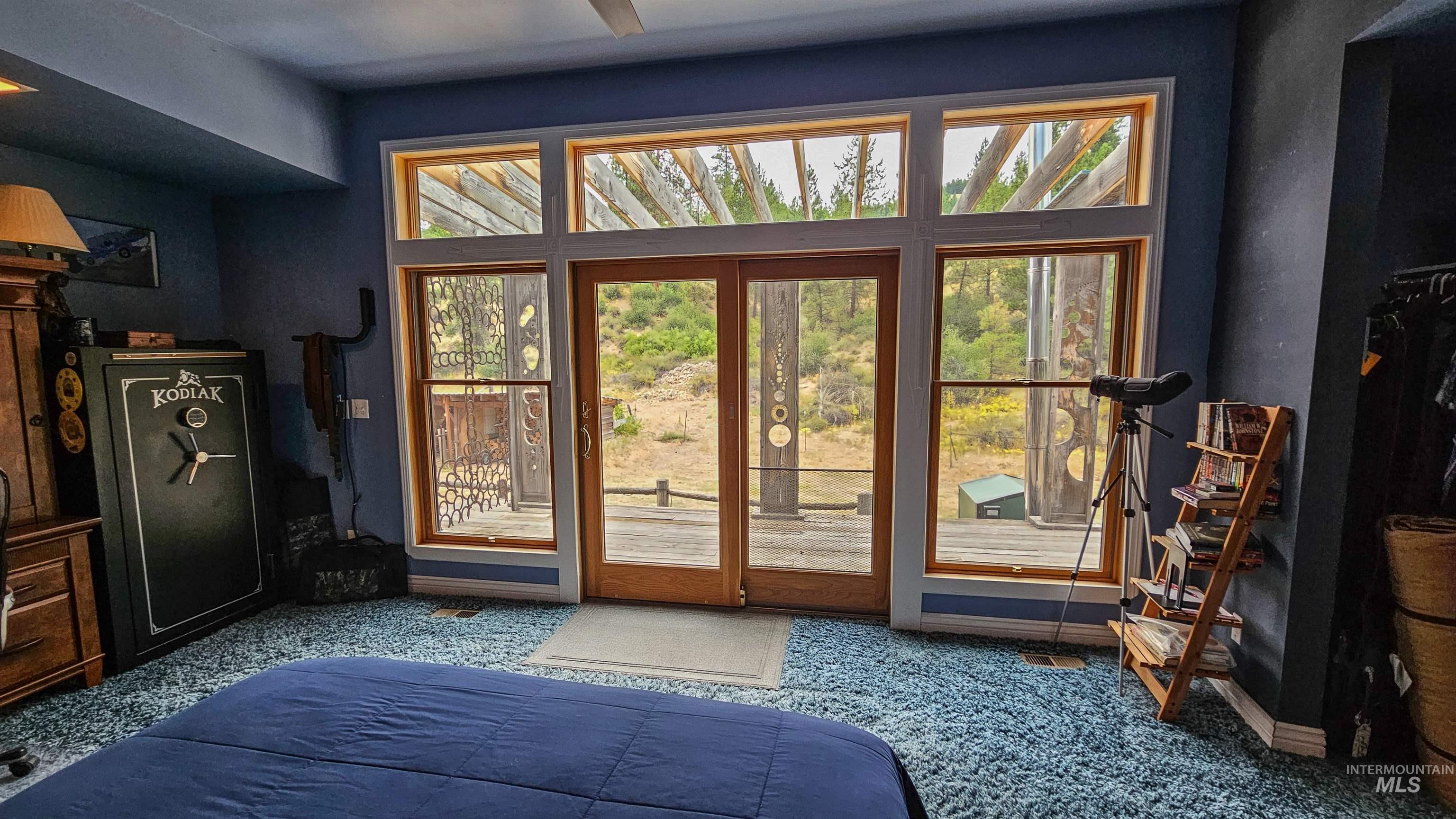 3382 Highway 21 Boise, ID 83716 - Photo 22 of 50 Doorway with carpet floors and baseboards