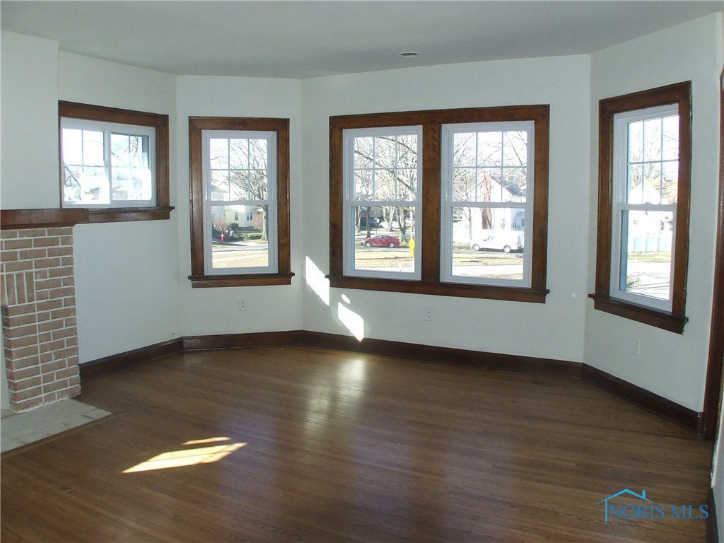 4132 Lowe Road Toledo, OH 43612 - Photo 10 of 22 Gallery Image 10