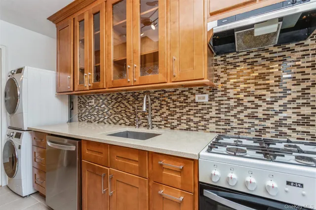 $455,000 | 25 Manchester Road, Unit B23, Eastchester, NY 10709