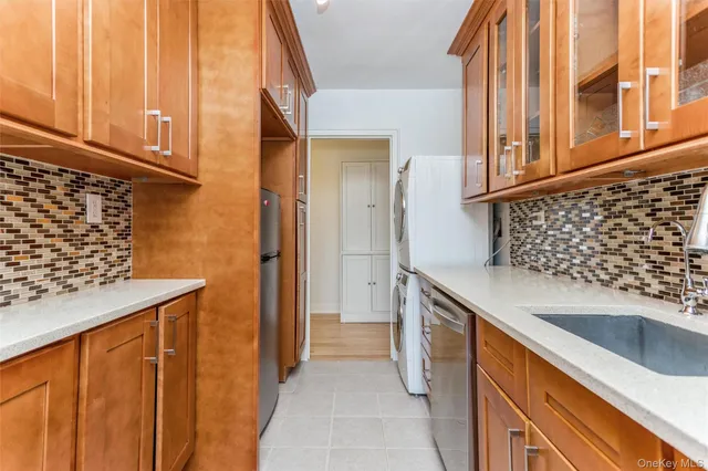 $455,000 | 25 Manchester Road, Unit B23, Eastchester, NY 10709