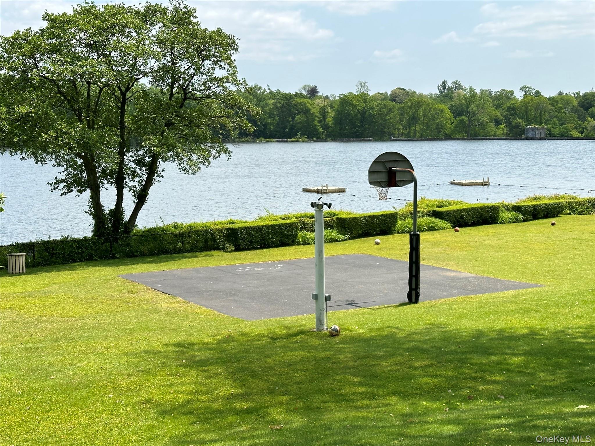 25 Manchester Road, Unit B23 Eastchester, NY 10709 - Photo 25 of 28 a view of a park