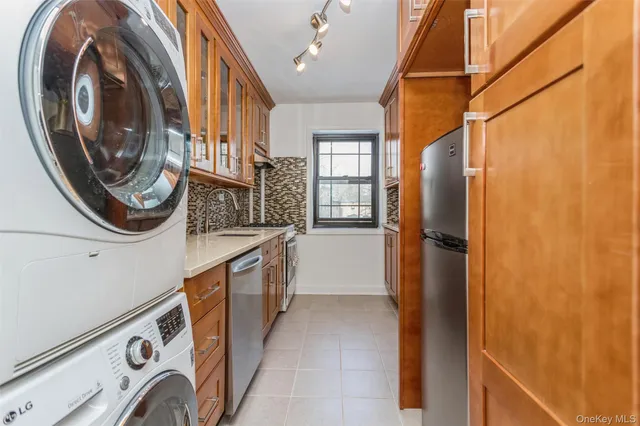 $455,000 | 25 Manchester Road, Unit B23, Eastchester, NY 10709