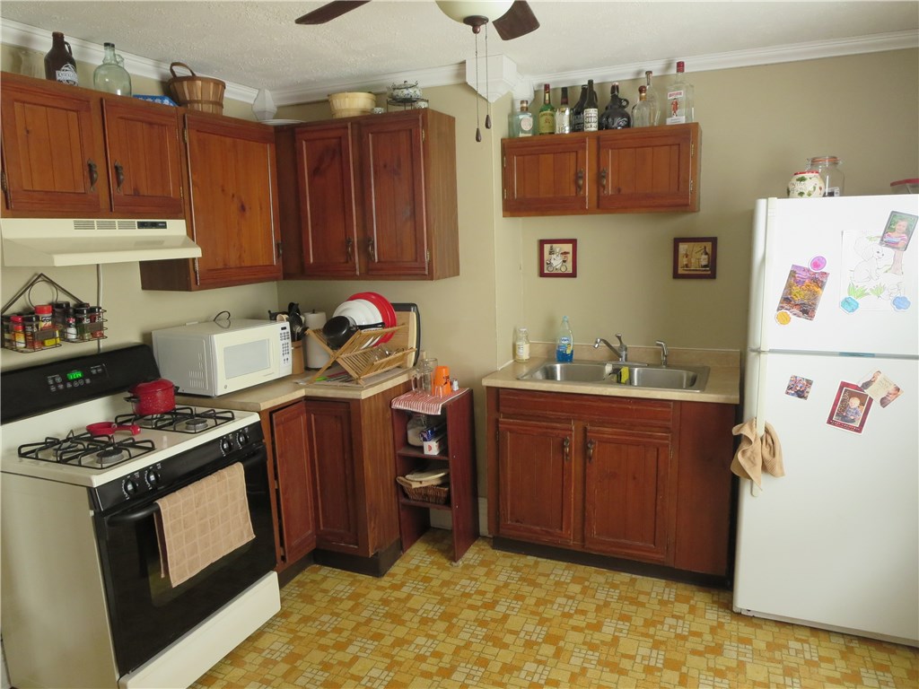 2 Sumner Park Rochester, NY 14607 - Photo 3 of 15