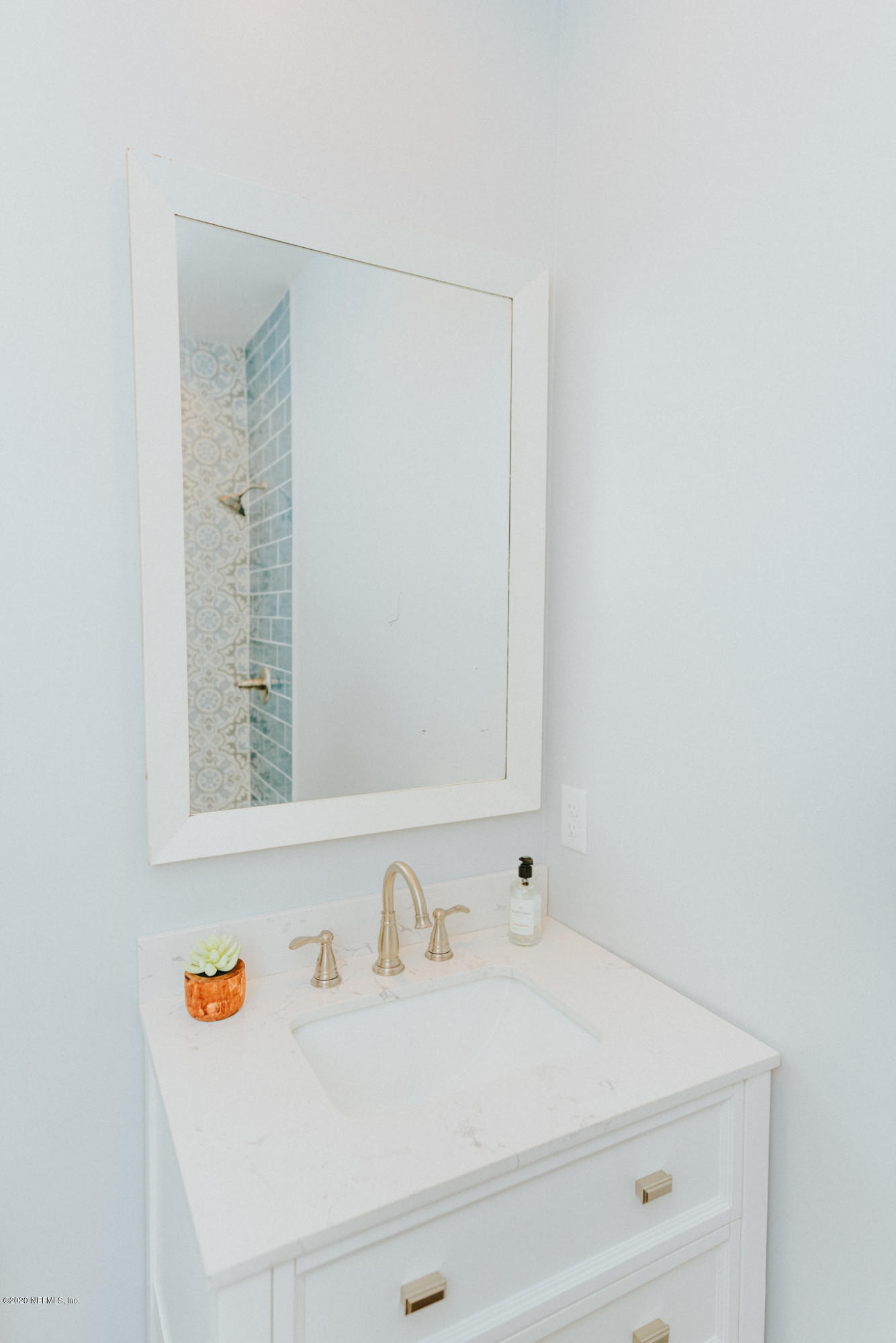 1118 Riviera Street Jacksonville, FL 32207 - Photo 17 of 24 Guest Bath