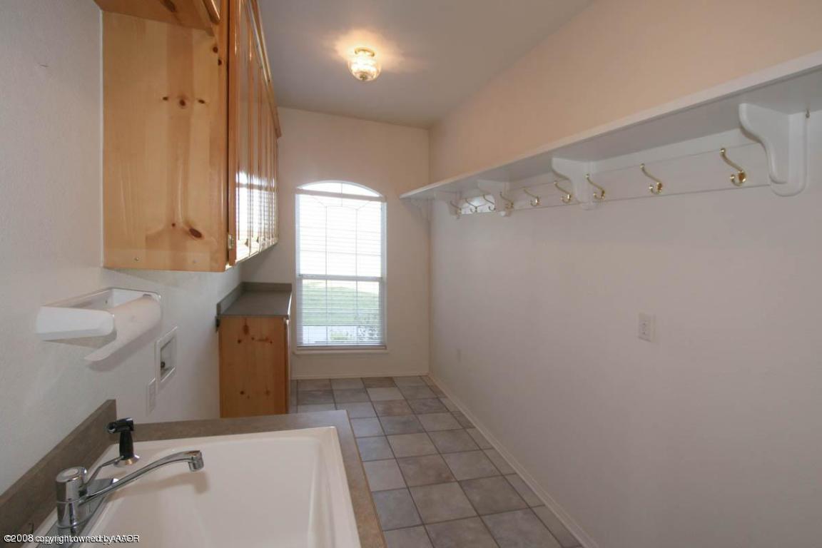 5601 Bushland Road Amarillo, TX 79119 - Photo 14 of 17 utility room