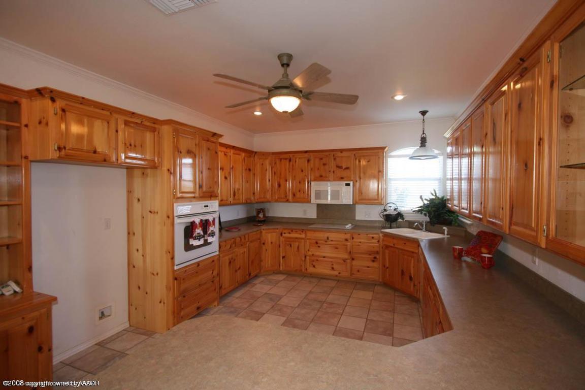 5601 Bushland Road Amarillo, TX 79119 - Photo 6 of 17 kitchen