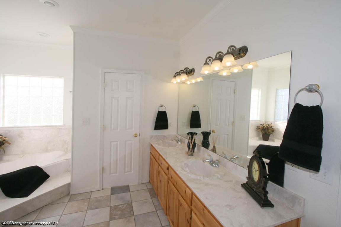 5601 Bushland Road Amarillo, TX 79119 - Photo 8 of 17 master bath