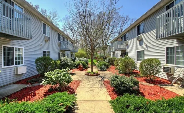 $1,750 | 256 Peck Lane, Orange, CT 06477