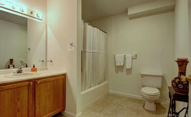 $1,750 | 256 Peck Lane, Orange, CT 06477