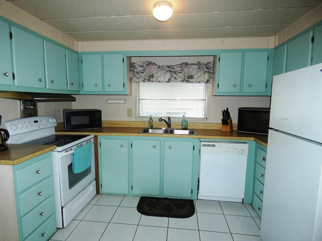 237 Upper Matecumbe Road Key Largo, FL 33037 - Photo 12 of 13 237 Upper Matecumbe Rd Key Largo - kitch