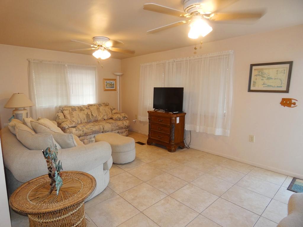 237 Upper Matecumbe Road Key Largo, FL 33037 - Photo 13 of 13 237 Upper Matecumbe Rd Key Largo - livin