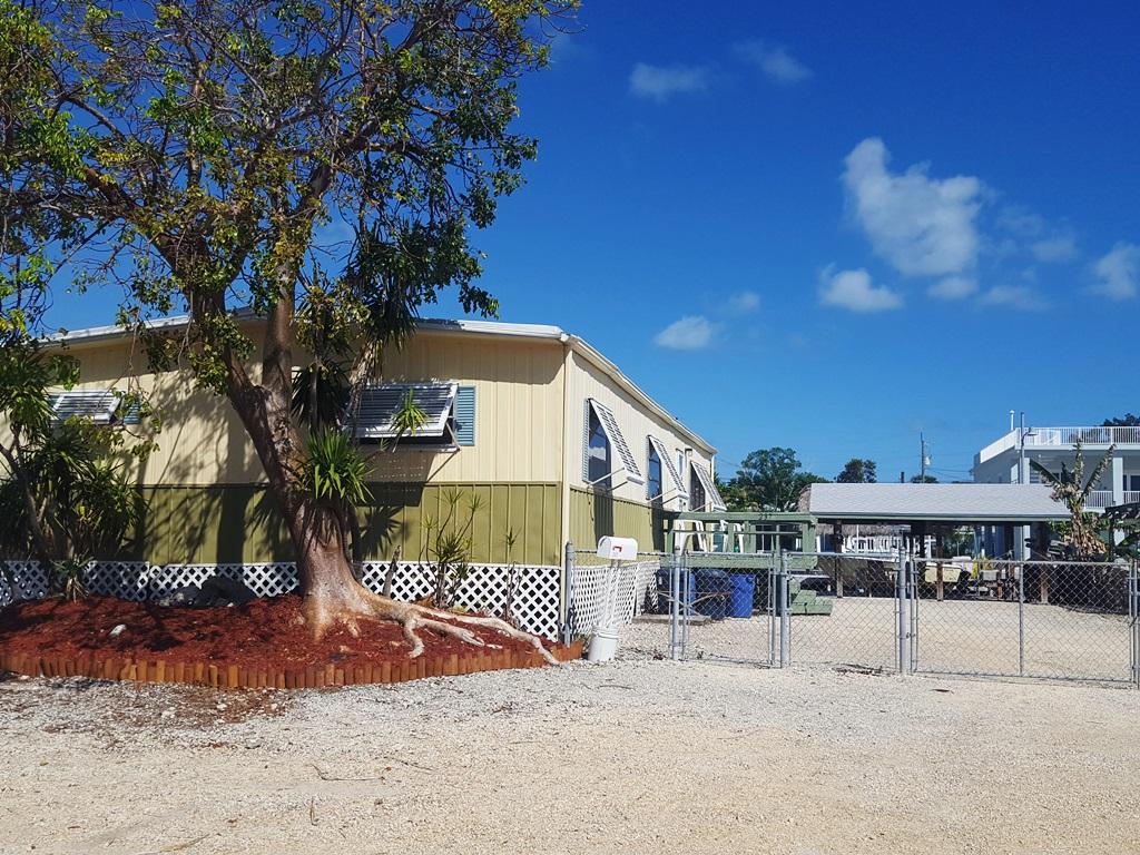 237 Upper Matecumbe Road Key Largo, FL 33037 - Photo 7 of 13 237 Upper Matecumbe Rd Key Largo - front