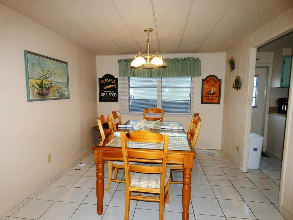 237 Upper Matecumbe Road Key Largo, FL 33037 - Photo 9 of 13 237 Upper Matecumbe Rd Key Largo - dinin
