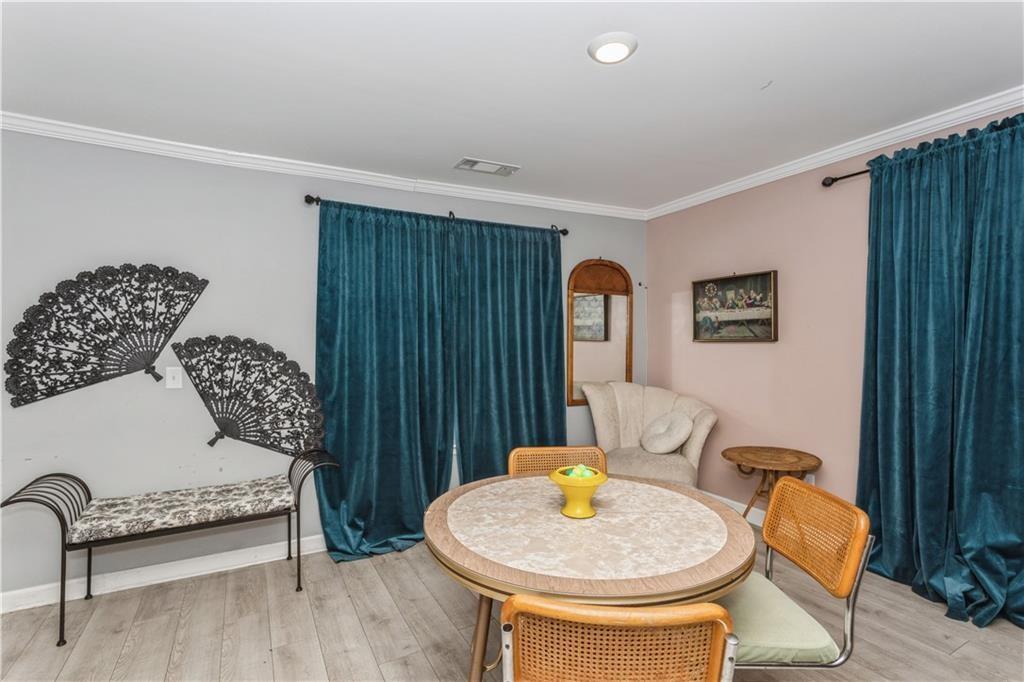 1184 Metropolitan Parkway Southwest Atlanta, GA 30310 - Photo 7 of 26 a living room with furniture and a potted plant