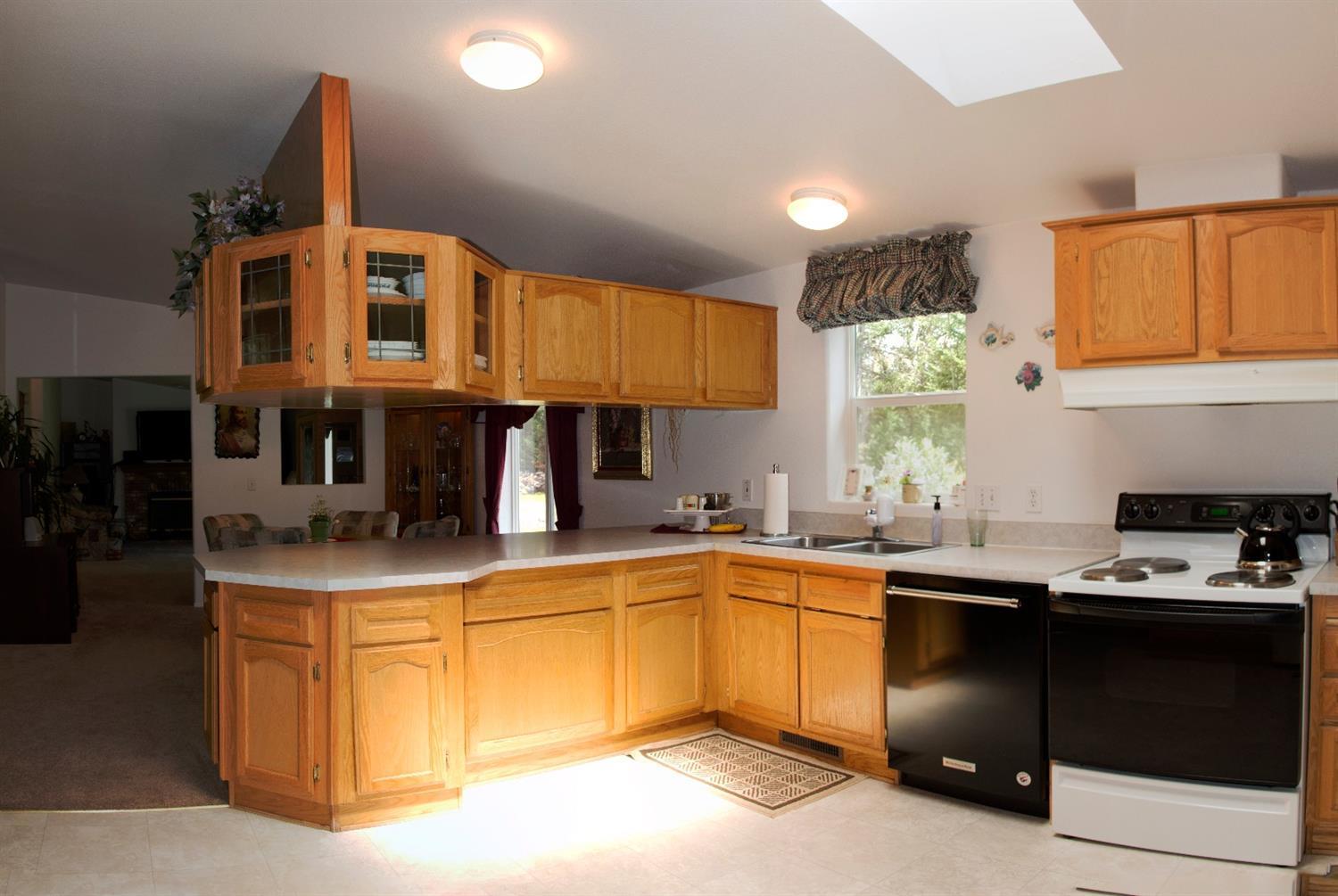 2463 Russell Road Merlin, OR 97532 - Photo 4 of 18 Additional Photo