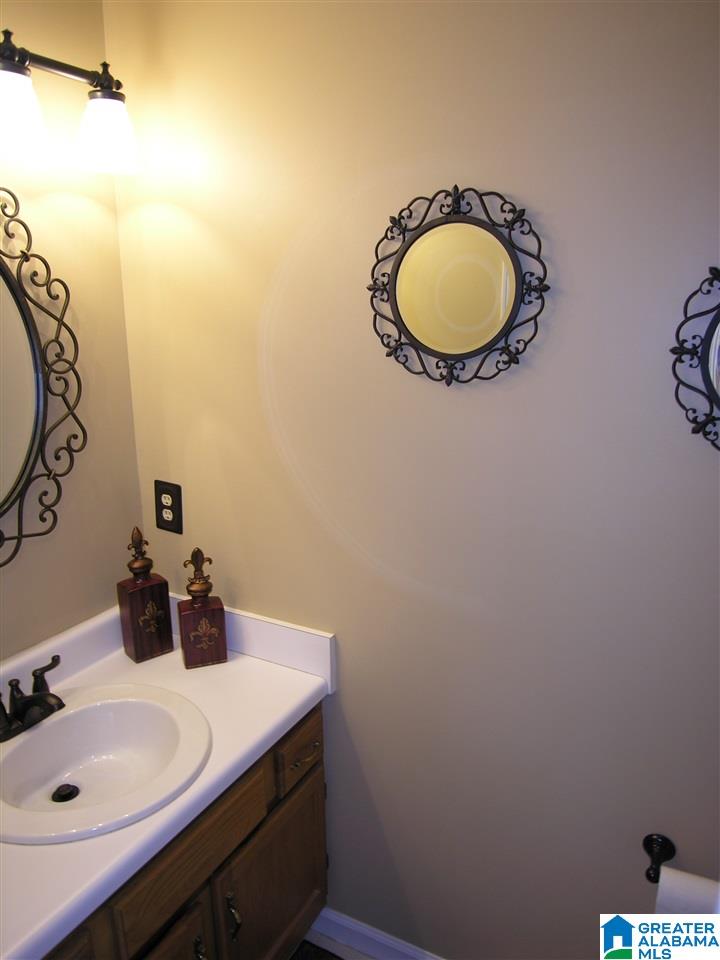 219 Southwood Road Birmingham, AL 35209 - Photo 15 of 37