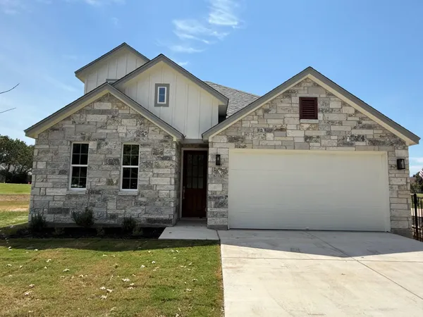 $468,900 | 107 Preston Trail, Meadowlakes, TX 78654