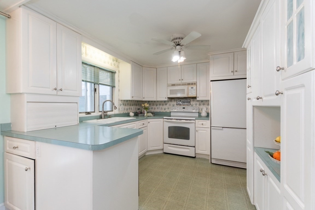 12 Pleasant Street Burlington, MA 01803 - Photo 11 of 42