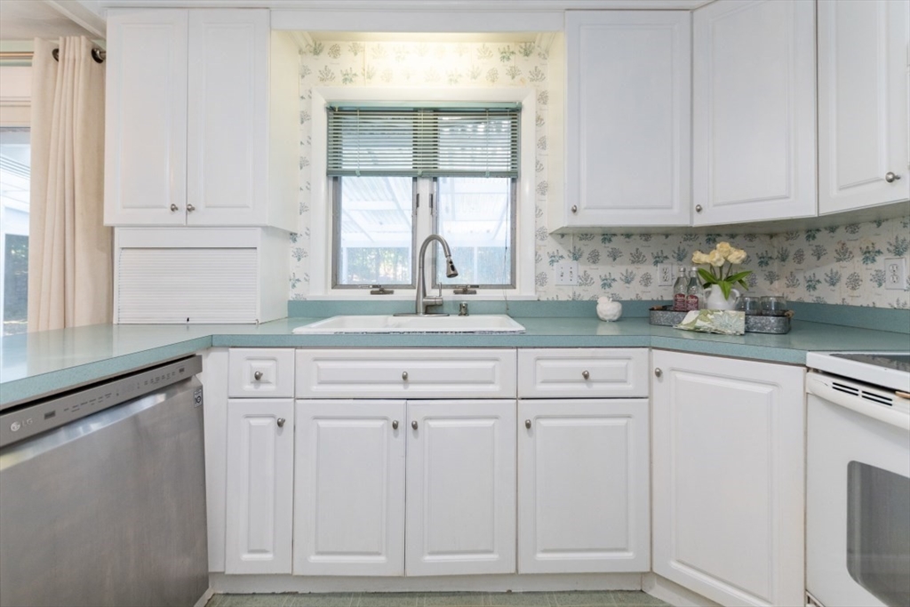 12 Pleasant Street Burlington, MA 01803 - Photo 13 of 42