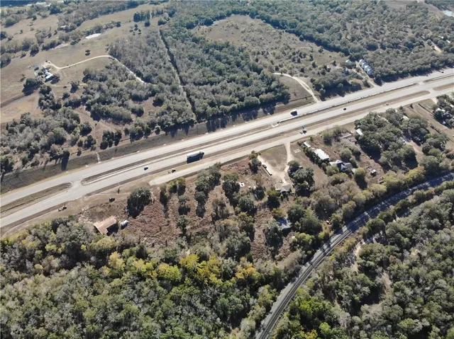 a close view of a bird