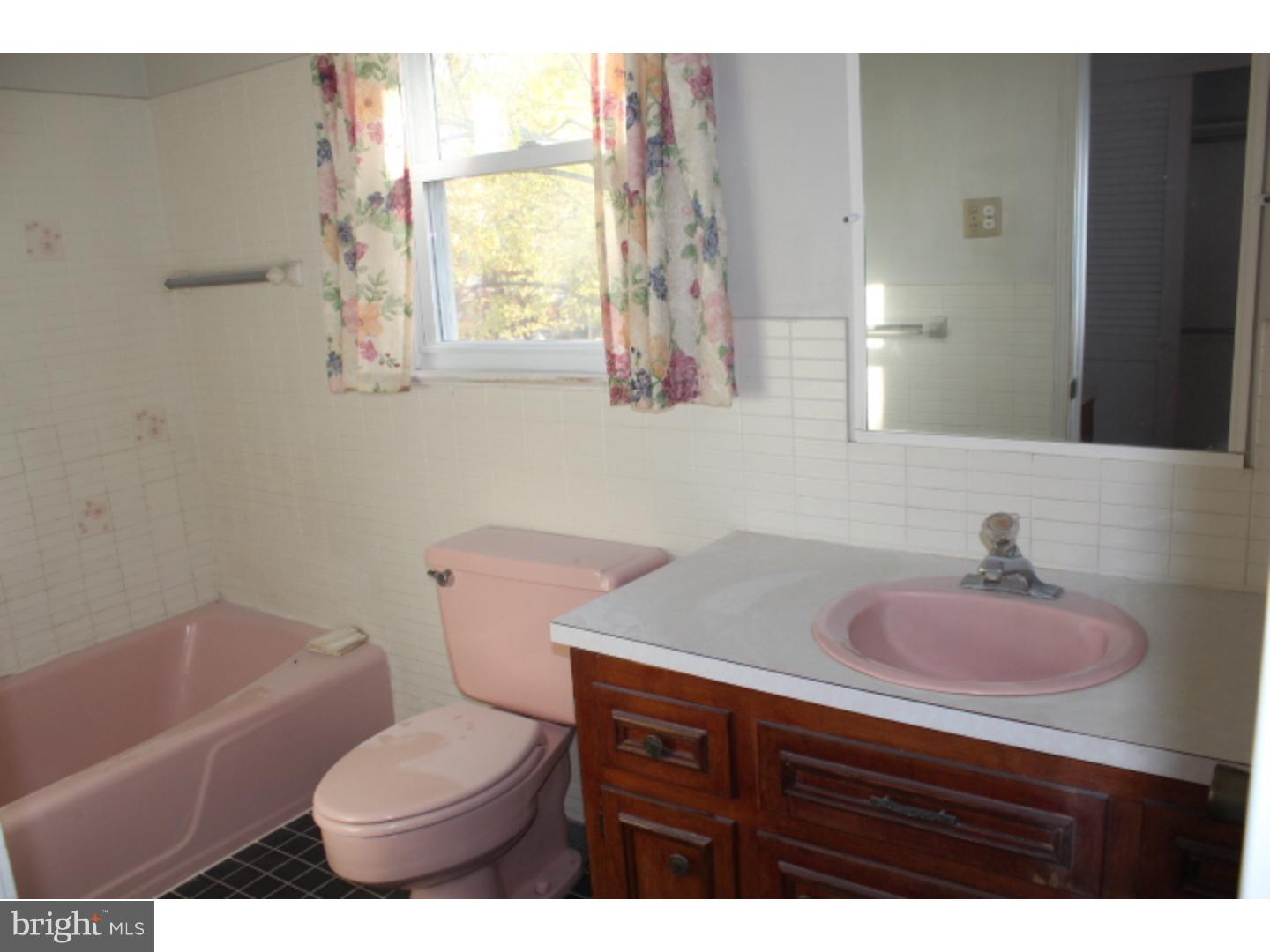 982 Kenny Road Pottstown, PA 19464 - Photo 13 of 20 Bathroom