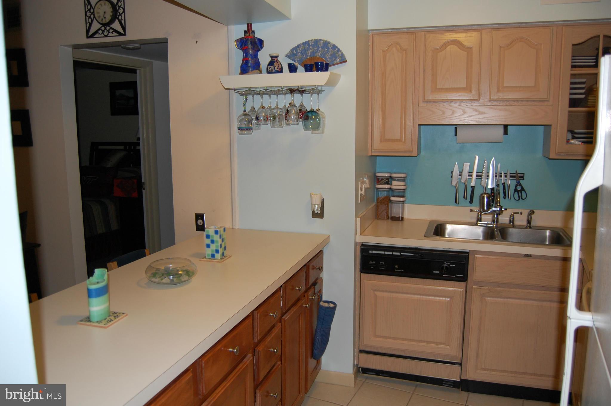 5802 Royal Ridge Drive, Unit N Springfield, VA 22152 - Photo 8 of 26 Kitchen
