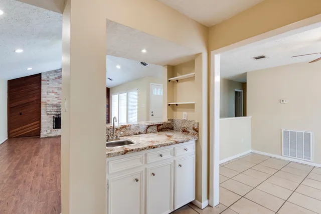 $1,900 | 5046 Spring Forest Drive, Houston, TX 77091