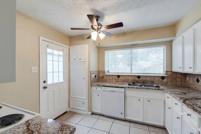 $1,900 | 5046 Spring Forest Drive, Houston, TX 77091