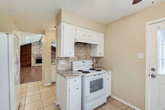 $1,900 | 5046 Spring Forest Drive, Houston, TX 77091