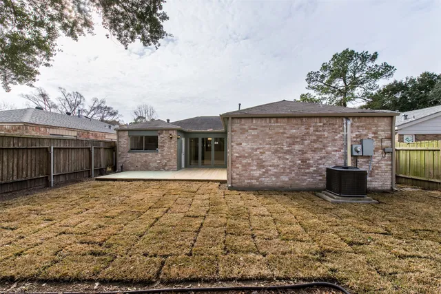 $1,900 | 5046 Spring Forest Drive, Houston, TX 77091